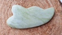 Нефритовый камень гуаша для массажа тела